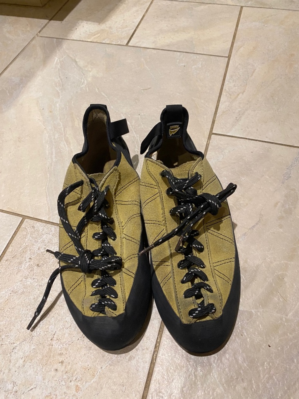 Mad rock men’s phoenix size 9 climbing shoes